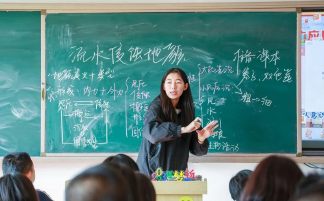 努力模拟教师的启发式教育引导学生参与推理考虑和验证 努力模拟教师的启发式教育引导学生参与推理考虑和验证